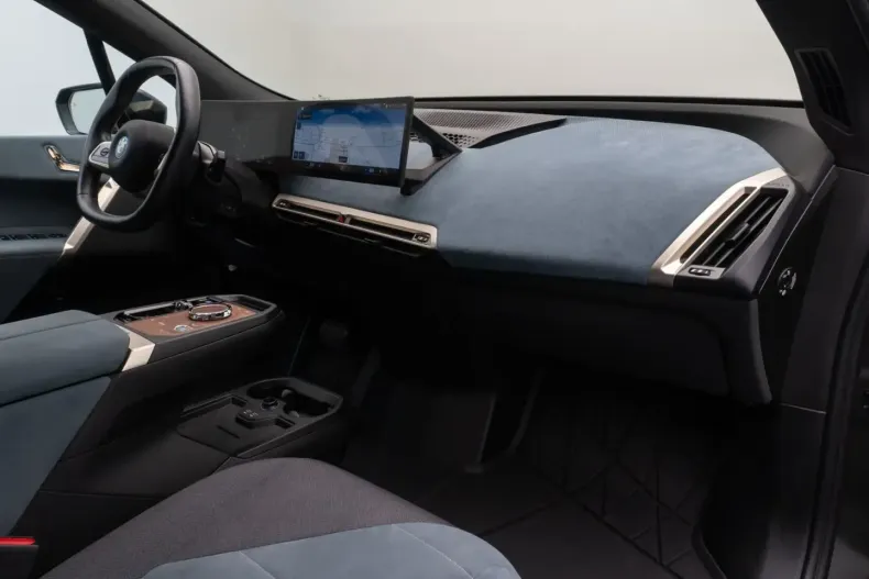 BMW iX (Seria i) din 2022 cu 60.162 km - oferta BMW180404 - foto 25