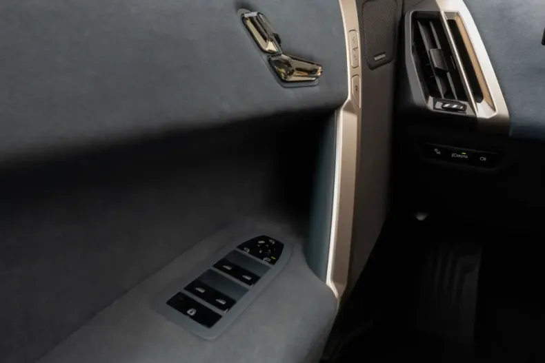 BMW iX (Seria i) din 2022 cu 60.162 km - oferta BMW180404 - foto 33