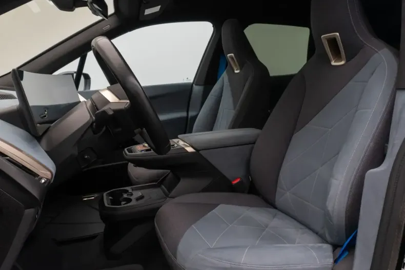 BMW iX (Seria i) din 2022 cu 60.162 km - oferta BMW180404 - foto 35