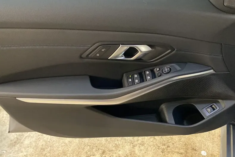 BMW 330 (Seria 3) din 2024 cu 11.534 km - oferta BMW180409 - foto 8