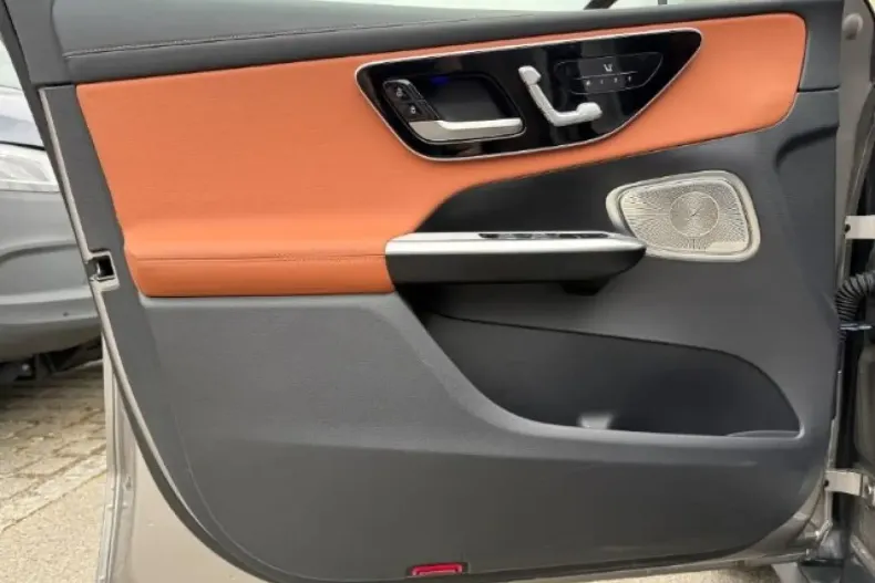 Mercedes-Benz GLC 220 (Clasa GLC) din 2024 cu 16.400 km - oferta MER180434 - foto 7