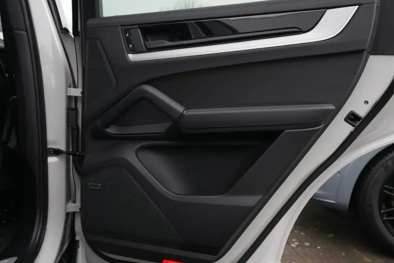 Porsche Cayenne din 2024 cu 16.000 km - oferta POR180435 - foto 43