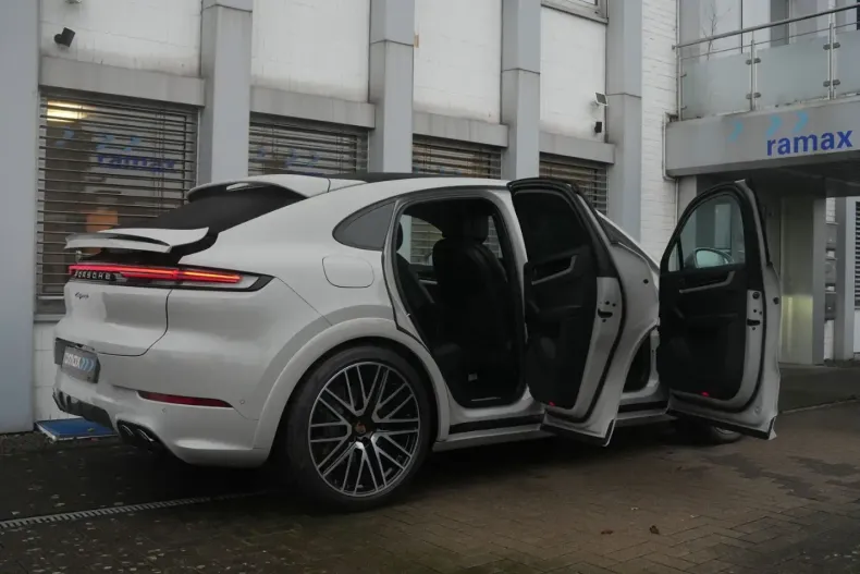 Porsche Cayenne din 2024 cu 16.000 km - oferta POR180435 - foto 49