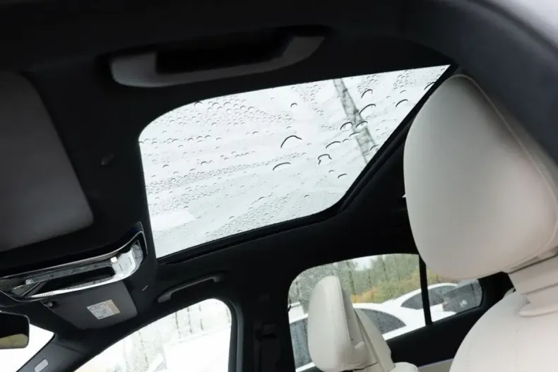 Mercedes-Benz E 220 din 2025 cu 14.886 km - oferta MER180445 - foto 4