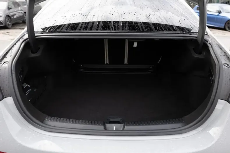 Mercedes-Benz E 220 din 2025 cu 14.886 km - oferta MER180445 - foto 8