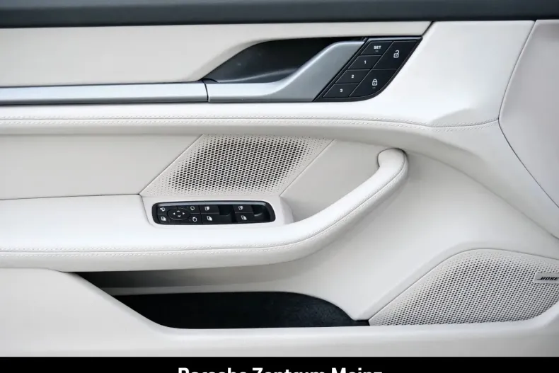 Porsche Taycan din 2022 cu 22.650 km - oferta POR180448 - foto 28