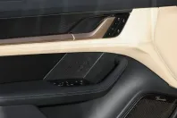 Porsche Taycan din 2022 cu 29.900 km - oferta POR180449 - foto 24