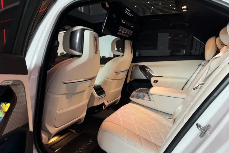 BMW 740 (Seria 7) din 2024 cu 26.715 km - oferta BMW180454 - foto 12