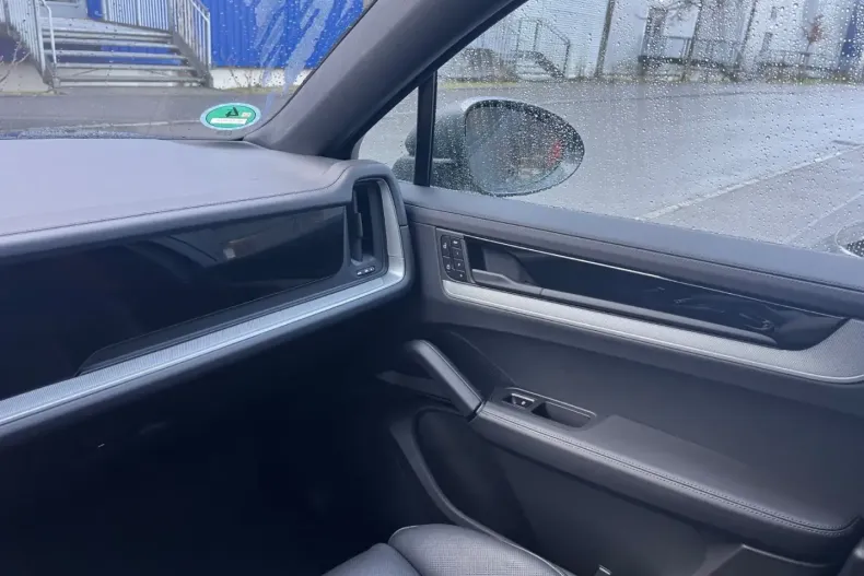 Porsche Cayenne din 2024 cu 16.800 km - oferta POR180455 - foto 19