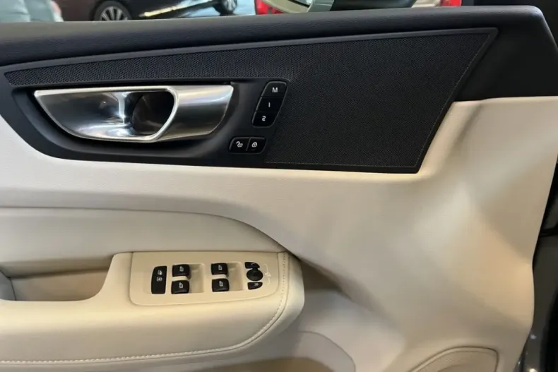 Volvo XC60 din 2024 cu 22.574 km - oferta VOL180467 - foto 17