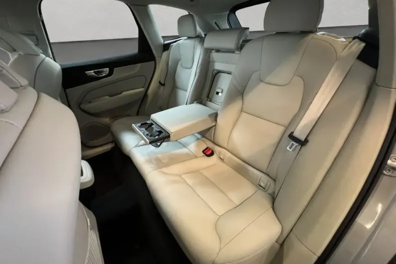 Volvo XC60 din 2024 cu 22.574 km - oferta VOL180467 - foto 18