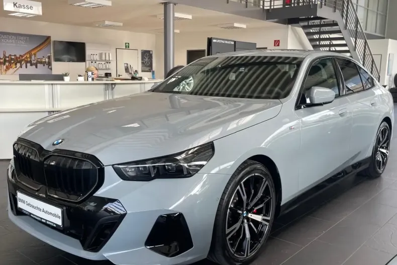 BMW 520 (Seria 5) din 2025 cu 7.101 km - oferta BMW180494 - foto 1