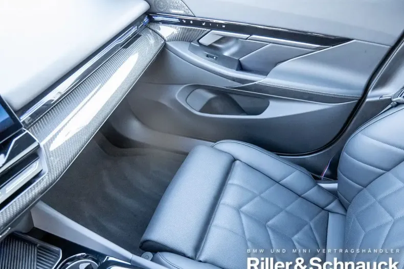 BMW 520 (Seria 5) din 2025 cu 25.731 km - oferta BMW180495 - foto 14