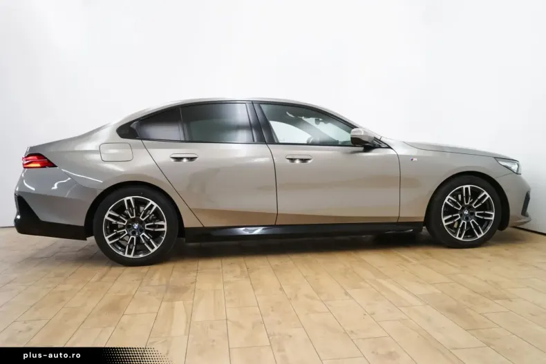 BMW 520 (Seria 5) din 2024 cu 12.700 km - oferta BMW180500 - foto 8