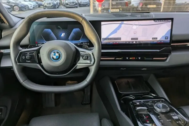 BMW 530 din 2024 cu 34.641 km - oferta BMW180504 - foto 5