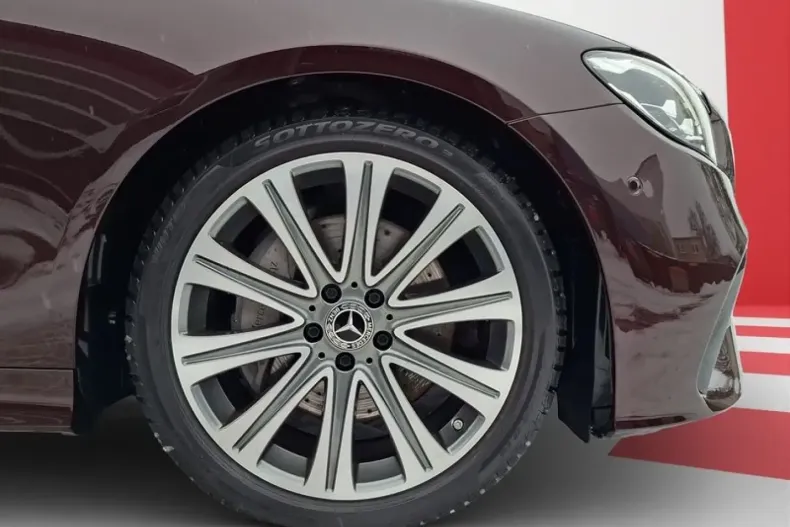 Mercedes-Benz E 220 (Clasa E) din 2023 cu 46.268 km - oferta MER180514 - foto 4