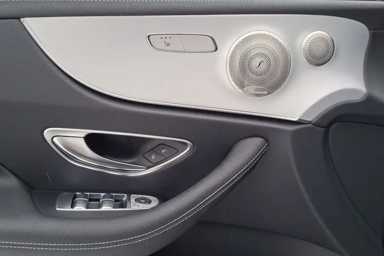 Mercedes-Benz E 220 (Clasa E) din 2023 cu 46.268 km - oferta MER180514 - foto 18