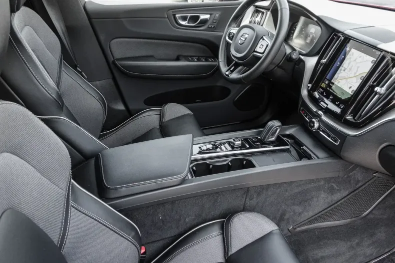 Volvo XC60 din 2021 cu 76.094 km - oferta VOL180519 - foto 4