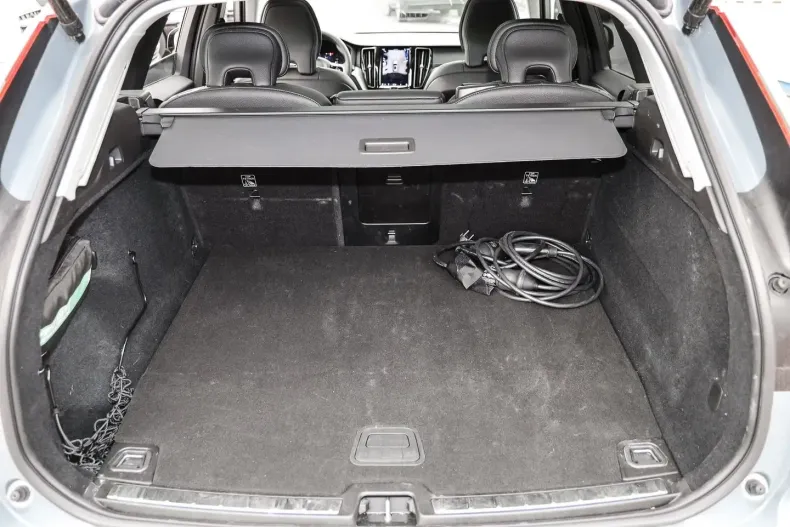 Volvo XC60 din 2023 cu 14.415 km - oferta VOL180520 - foto 11