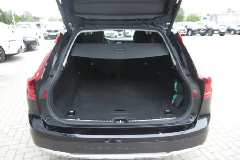 Volvo V90 Cross Country din 2023 cu 47.963 km - oferta VOL180524 - foto 4