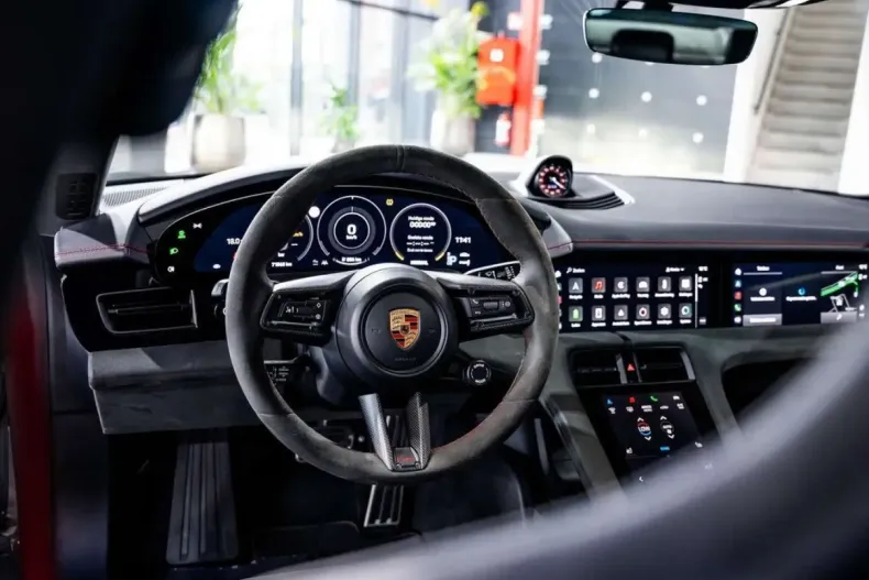 Porsche Taycan din 2022 cu 71.568 km - oferta POR180545 - foto 8