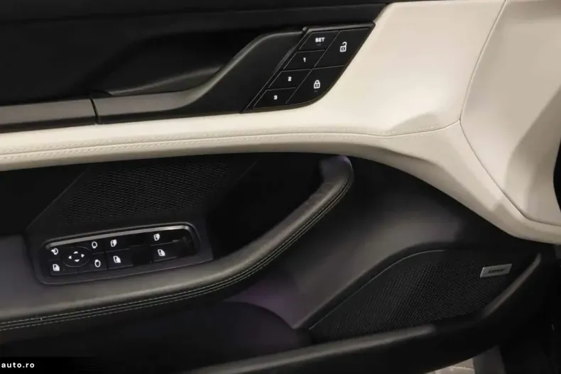 Porsche Taycan din 2022 cu 64.200 km - oferta POR180548 - foto 10