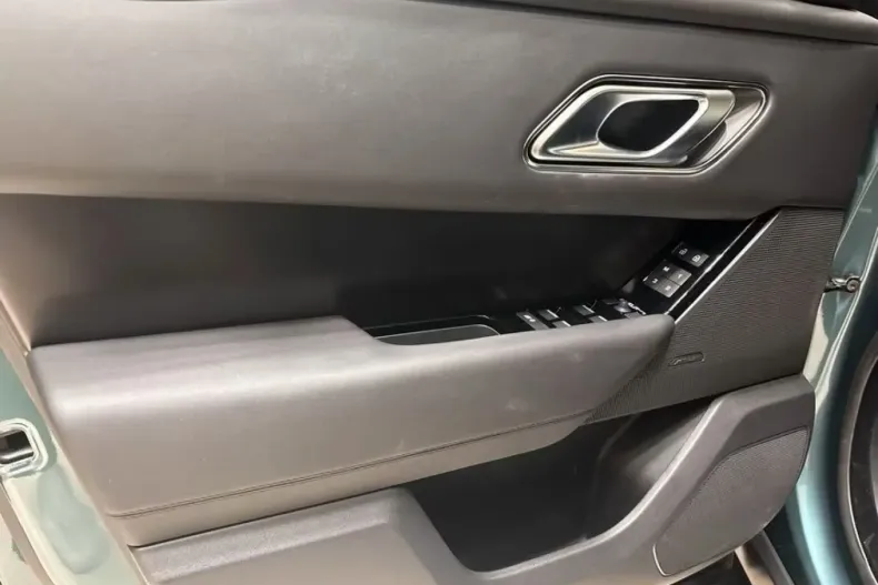 Land Rover Range Rover Velar din 2025 cu 983 km - oferta LAN180549 - foto 9