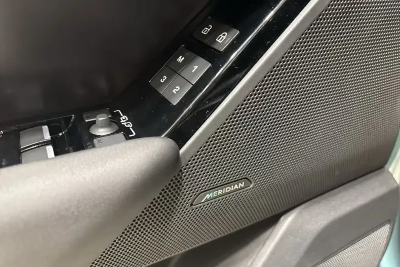 Land Rover Range Rover Velar din 2025 cu 983 km - oferta LAN180549 - foto 10