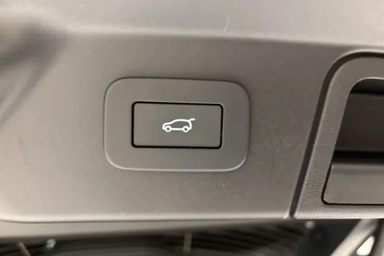 Land Rover Range Rover Velar din 2025 cu 983 km - oferta LAN180549 - foto 20