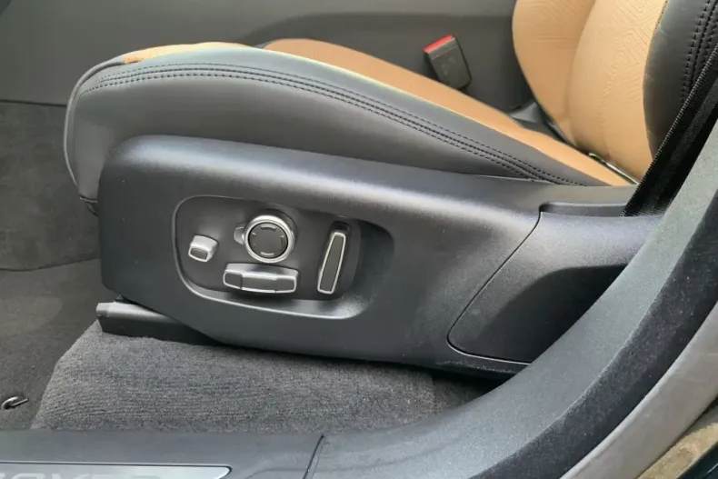 Land Rover Range Rover Velar din 2026 cu 10 km - oferta LAN180552 - foto 12