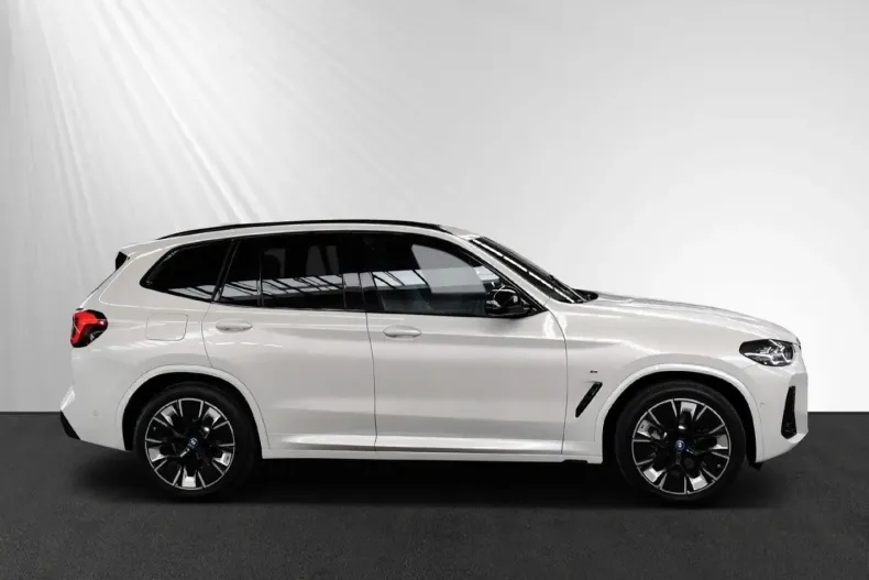 BMW iX3 (Seria i) din 2023 cu 23.777 km - oferta BMW180554 - foto 2