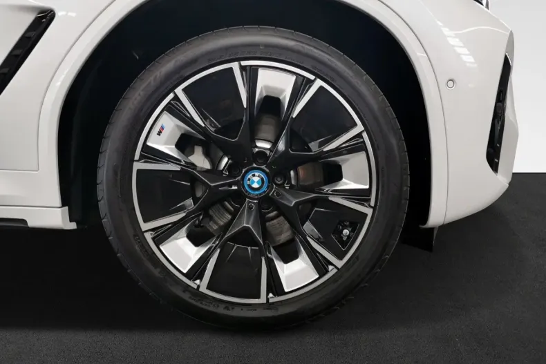 BMW iX3 (Seria i) din 2023 cu 23.777 km - oferta BMW180554 - foto 4