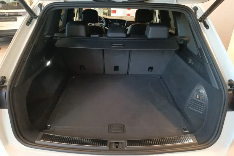 Volkswagen Touareg din 2022 cu 37.090 km - oferta VOL180566 - foto 18