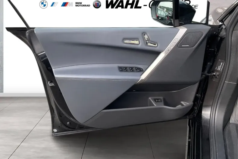 BMW iX (Seria i) din 2023 cu 33.398 km - oferta BMW180568 - foto 12