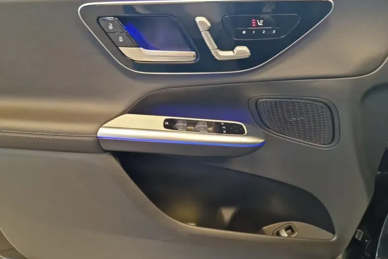 Mercedes-Benz GLC 300 (Clasa GLC) din 2024 cu 9.859 km - oferta MER180634 - foto 14