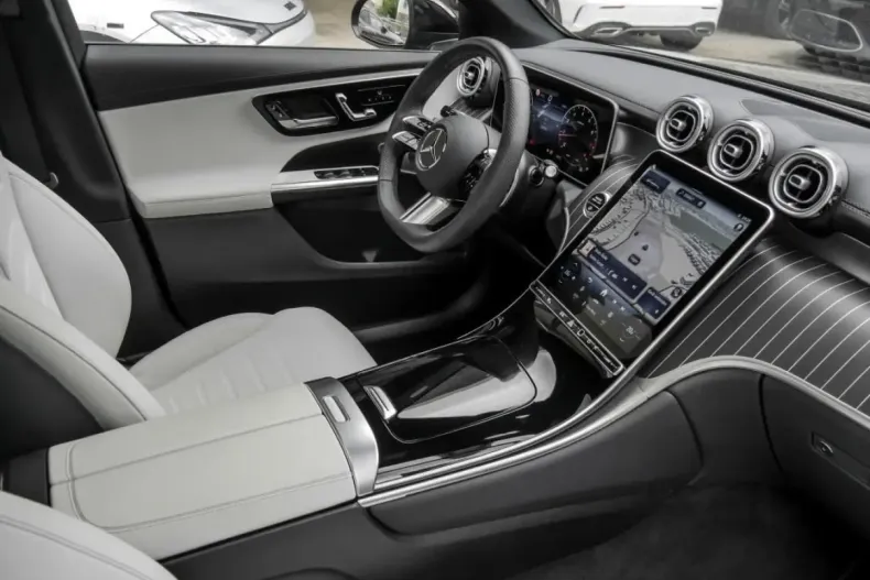 Mercedes-Benz GLC 300 (Clasa GLC) din 2025 cu 10.321 km - oferta MER180647 - foto 3