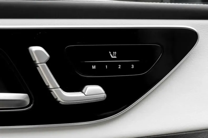 Mercedes-Benz GLC 300 (Clasa GLC) din 2025 cu 10.321 km - oferta MER180647 - foto 12