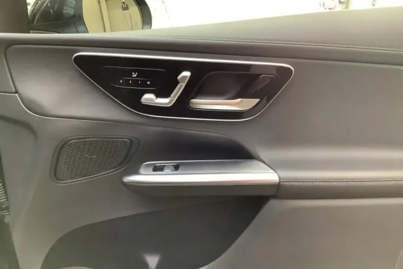 Mercedes-Benz GLC 300 (Clasa GLC) din 2024 cu 33.920 km - oferta MER180649 - foto 9