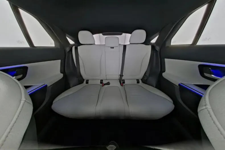 Mercedes-Benz GLC 300 (Clasa GLC) din 2024 cu 12.267 km - oferta MER180651 - foto 6