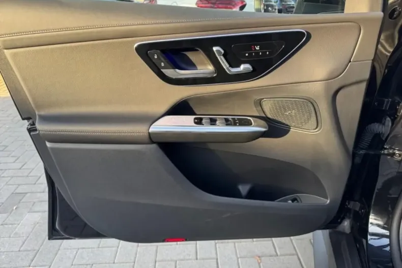 Mercedes-Benz GLC 300 (Clasa GLC) din 2024 cu 19.832 km - oferta MER180663 - foto 7