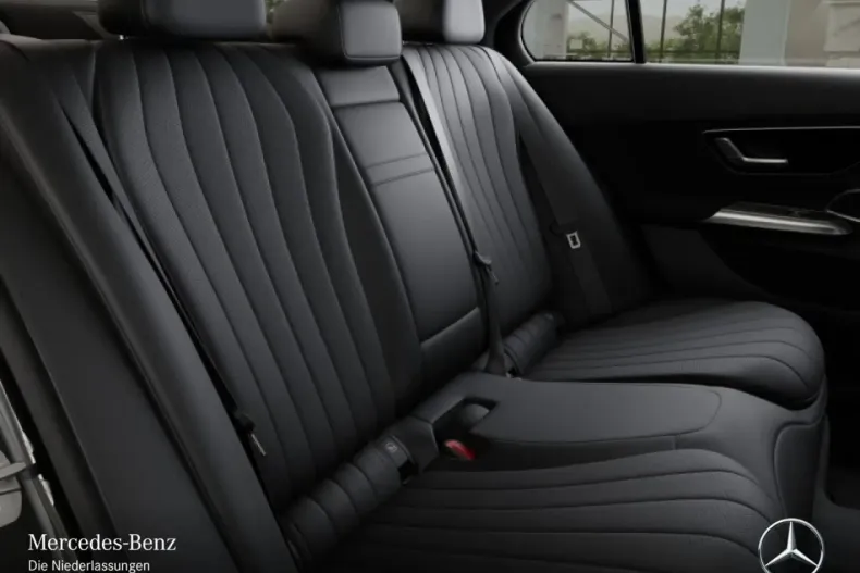 Mercedes-Benz E 300 (Clasa E) din 2025 cu 11.486 km - oferta MER180708 - foto 13