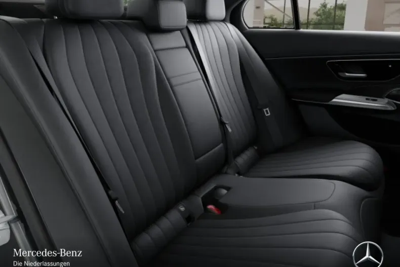 Mercedes-Benz E 300 (Clasa E) din 2025 cu 18.144 km - oferta MER180709 - foto 12