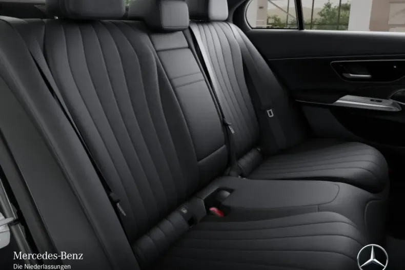 Mercedes-Benz E 300 (Clasa E) din 2025 cu 13.338 km - oferta MER180711 - foto 12