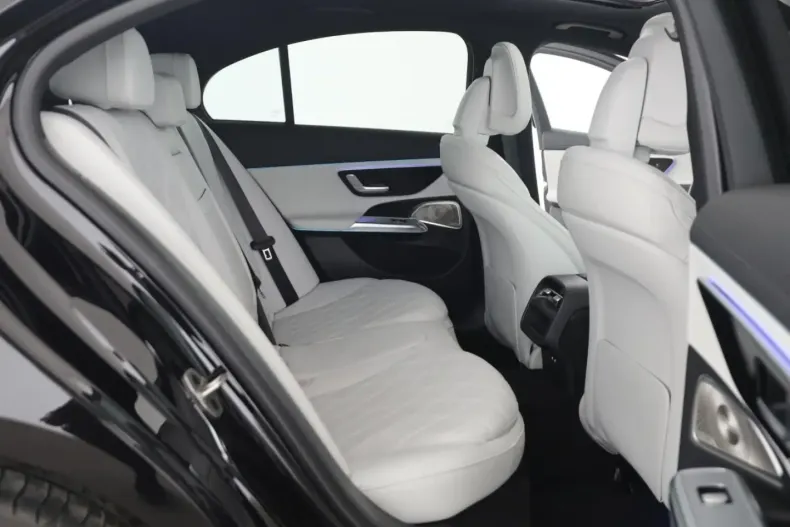 Mercedes-Benz E 300 (Clasa E) din 2024 cu 11.064 km - oferta MER180714 - foto 12