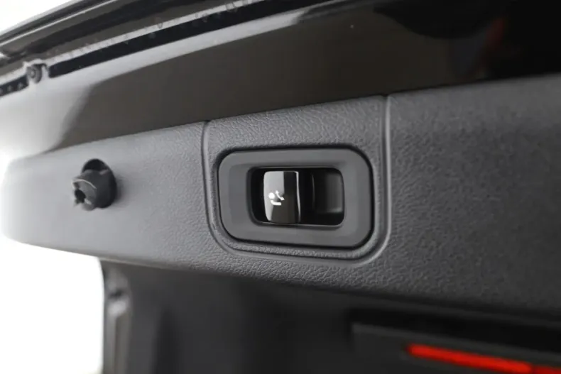 Mercedes-Benz E 300 (Clasa E) din 2024 cu 11.064 km - oferta MER180714 - foto 19