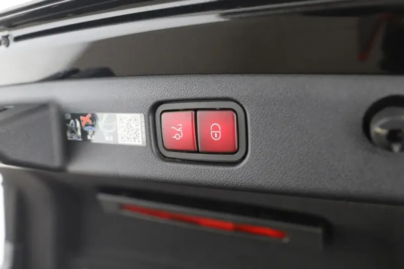 Mercedes-Benz E 300 (Clasa E) din 2024 cu 11.064 km - oferta MER180714 - foto 20