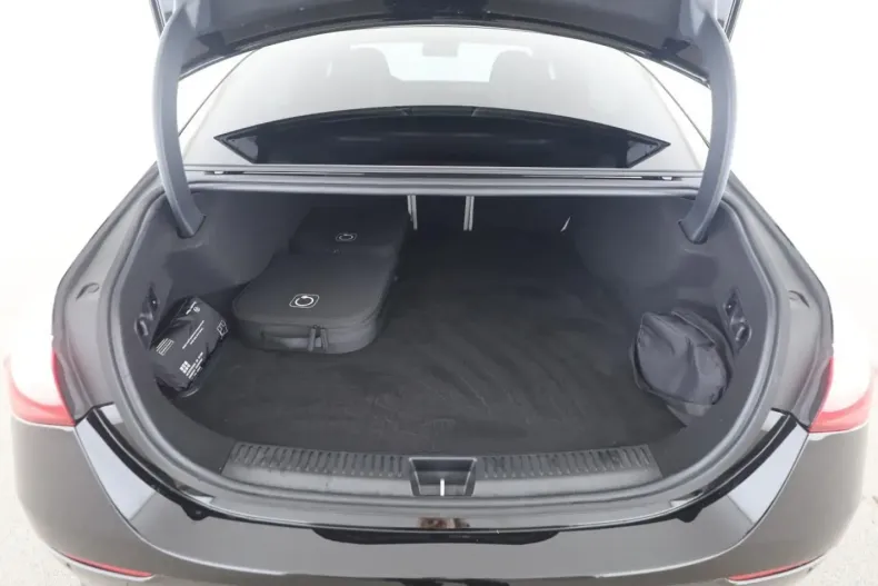 Mercedes-Benz E 300 (Clasa E) din 2024 cu 11.064 km - oferta MER180714 - foto 21