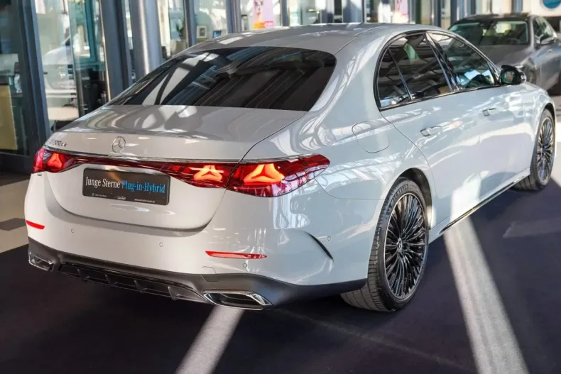 Mercedes-Benz E 300 (Clasa E) din 2024 cu 8.741 km - oferta MER180721 - foto 5