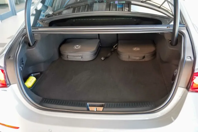 Mercedes-Benz E 300 (Clasa E) din 2024 cu 8.741 km - oferta MER180721 - foto 7