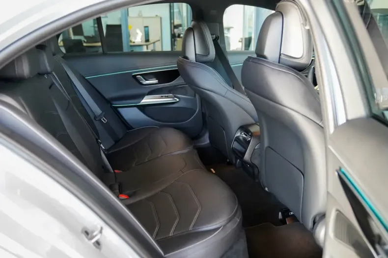 Mercedes-Benz E 300 (Clasa E) din 2024 cu 8.741 km - oferta MER180721 - foto 13